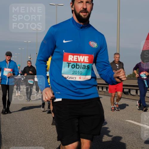 03.10.2025 - Köhlbrandbrückenlauf Fabian Wolf http://msf.ph/oto/9050426 03.10.2025 10:01:21 Position 3 2010 meine-sportfotos.de