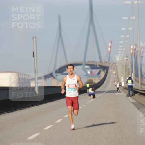 03.10.2025 - Köhlbrandbrückenlauf Jannik Wohlers http://msf.ph/oto/9050430 03.10.2025 09:36:02 Position 3 1013 meine-sportfotos.de
