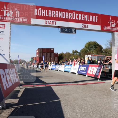 03.10.2025 - Köhlbrandbrückenlauf Lena Gebhardt http://msf.ph/oto/9050431 03.10.2025 13:21:19 Ziel 4363, 4379, 4393, 4601, 4838, 4846, 5265, 5450, 5506, 5618, 5725, 5746, 5873, 5878, 5882, 5883, 6040, 6221, 6262, 6602, 6675, 6676, 6679, 6802 meine-sportfotos.de