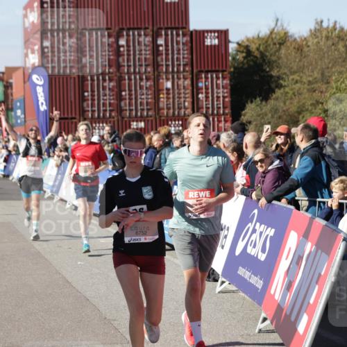 03.10.2025 - Köhlbrandbrückenlauf Jannik Wohlers http://msf.ph/oto/9050441 03.10.2025 13:08:07 Ziel 4107, 4184, 4357, 4395, 4409, 5959, 6022, 6348, 6635, 6752, 6774, 6824 meine-sportfotos.de
