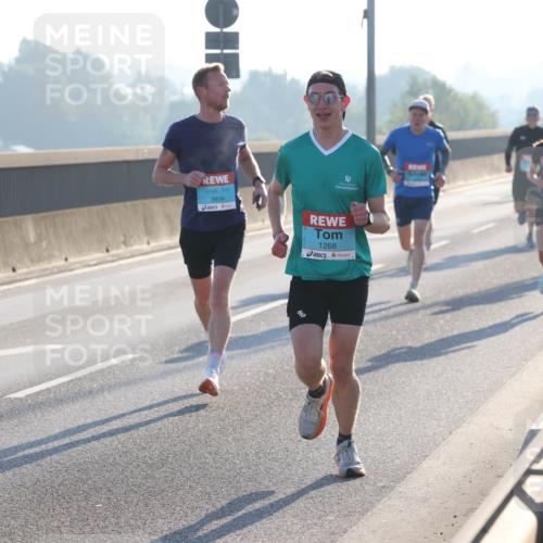 03.10.2025 - Köhlbrandbrückenlauf Lena Gebhardt http://msf.ph/oto/9050444 03.10.2025 09:14:13 Position 1 3809, 1268 meine-sportfotos.de