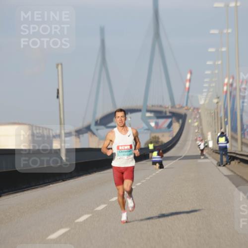 03.10.2025 - Köhlbrandbrückenlauf Jannik Wohlers http://msf.ph/oto/9050446 03.10.2025 09:36:02 Position 3 1013 meine-sportfotos.de