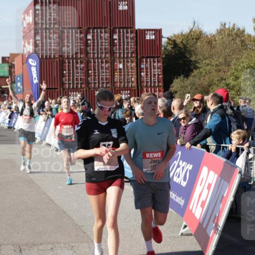 03.10.2025 - Köhlbrandbrückenlauf Jannik Wohlers http://msf.ph/oto/9050457 03.10.2025 13:08:08 Ziel 4107, 4184, 4307, 4357, 4395, 4409, 5959, 6022, 6348, 6635, 6752, 6774, 6824 meine-sportfotos.de