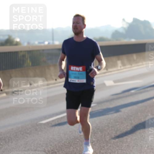 03.10.2025 - Köhlbrandbrückenlauf Lena Gebhardt http://msf.ph/oto/9050462 03.10.2025 09:14:15 Position 1  meine-sportfotos.de