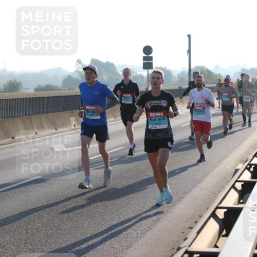 03.10.2025 - Köhlbrandbrückenlauf Lena Gebhardt http://msf.ph/oto/9050470 03.10.2025 09:14:17 Position 1 3008 meine-sportfotos.de