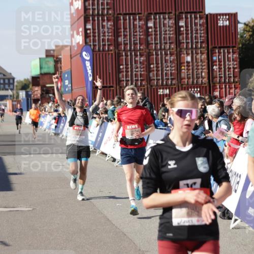 03.10.2025 - Köhlbrandbrückenlauf Jannik Wohlers http://msf.ph/oto/9050471 03.10.2025 13:08:08 Ziel 4107, 4184, 4307, 4357, 4395, 4409, 5959, 6022, 6348, 6635, 6752, 6774, 6824 meine-sportfotos.de