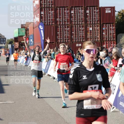 03.10.2025 - Köhlbrandbrückenlauf Jannik Wohlers http://msf.ph/oto/9050475 03.10.2025 13:08:08 Ziel 4107, 4184, 4307, 4357, 4395, 4409, 5959, 6022, 6348, 6635, 6752, 6774, 6824 meine-sportfotos.de