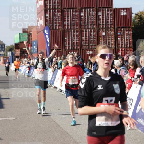 03.10.2025 - Köhlbrandbrückenlauf Jannik Wohlers http://msf.ph/oto/9050478 03.10.2025 13:08:08 Ziel 4107, 4184, 4307, 4357, 4395, 4409, 5959, 6022, 6348, 6635, 6752, 6774, 6824 meine-sportfotos.de