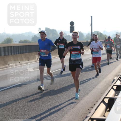 03.10.2025 - Köhlbrandbrückenlauf Lena Gebhardt http://msf.ph/oto/9050479 03.10.2025 09:14:17 Position 1 3008 meine-sportfotos.de