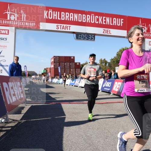 03.10.2025 - Köhlbrandbrückenlauf Lena Gebhardt http://msf.ph/oto/9050488 03.10.2025 13:05:36 Ziel 4011, 4062, 4161, 4278, 4296, 4332, 4384, 4584, 5468, 5676, 6281, 6786, 6787 meine-sportfotos.de