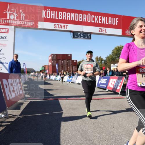 03.10.2025 - Köhlbrandbrückenlauf Lena Gebhardt http://msf.ph/oto/9050497 03.10.2025 13:05:36 Ziel 4011, 4062, 4161, 4278, 4296, 4332, 4384, 4584, 5468, 5676, 6281, 6786, 6787 meine-sportfotos.de