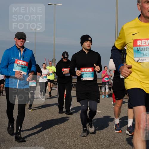 03.10.2025 - Köhlbrandbrückenlauf Fabian Wolf http://msf.ph/oto/9050503 03.10.2025 10:01:23 Position 3 3558, 3148, 1810, 1619 meine-sportfotos.de