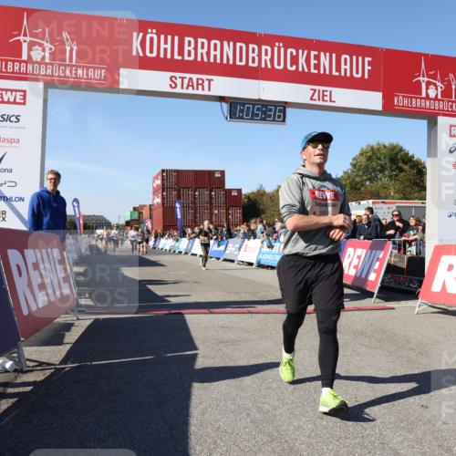 03.10.2025 - Köhlbrandbrückenlauf Lena Gebhardt http://msf.ph/oto/9050509 03.10.2025 13:05:36 Ziel 4011, 4062, 4161, 4278, 4296, 4332, 4384, 4584, 5468, 5676, 6281, 6786, 6787 meine-sportfotos.de