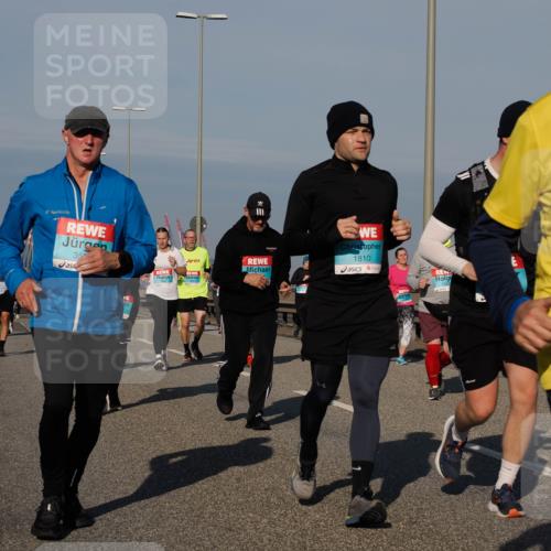 03.10.2025 - Köhlbrandbrückenlauf Fabian Wolf http://msf.ph/oto/9050511 03.10.2025 10:01:24 Position 3 35, 1810, 161 meine-sportfotos.de