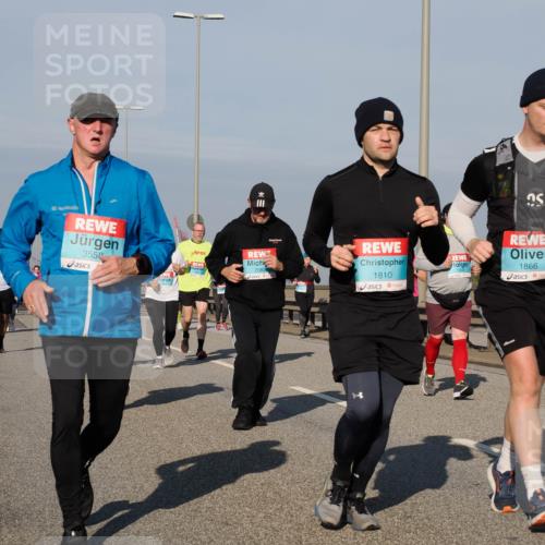 03.10.2025 - Köhlbrandbrückenlauf Fabian Wolf http://msf.ph/oto/9050522 03.10.2025 10:01:24 Position 3 3558, 1866, 2082, 1810 meine-sportfotos.de