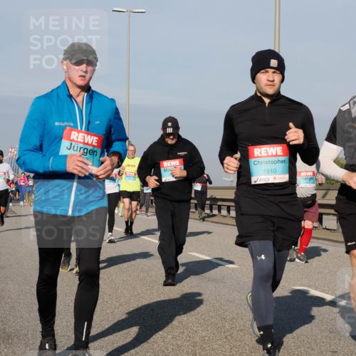 03.10.2025 - Köhlbrandbrückenlauf Fabian Wolf http://msf.ph/oto/9050531 03.10.2025 10:01:24 Position 3 1810, 1866 meine-sportfotos.de