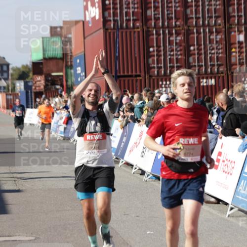 03.10.2025 - Köhlbrandbrückenlauf Jannik Wohlers http://msf.ph/oto/9050539 03.10.2025 13:08:09 Ziel 4107, 4184, 4307, 4357, 4395, 4409, 5959, 6022, 6348, 6635, 6752, 6774, 6824 meine-sportfotos.de