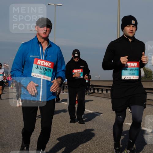 03.10.2025 - Köhlbrandbrückenlauf Fabian Wolf http://msf.ph/oto/9050541 03.10.2025 10:01:24 Position 3 3558, 1810, 186 meine-sportfotos.de