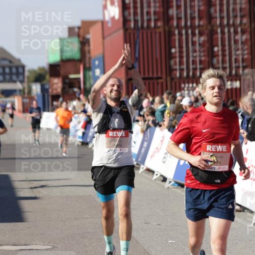 03.10.2025 - Köhlbrandbrückenlauf Jannik Wohlers http://msf.ph/oto/9050545 03.10.2025 13:08:09 Ziel 4107, 4184, 4307, 4357, 4395, 4409, 5959, 6022, 6348, 6635, 6752, 6774, 6824 meine-sportfotos.de