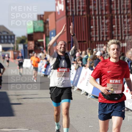 03.10.2025 - Köhlbrandbrückenlauf Jannik Wohlers http://msf.ph/oto/9050549 03.10.2025 13:08:09 Ziel 4107, 4184, 4307, 4357, 4395, 4409, 5959, 6022, 6348, 6635, 6752, 6774, 6824 meine-sportfotos.de