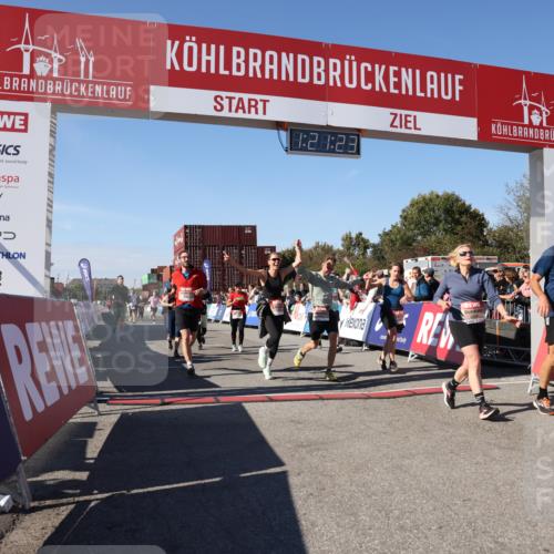 03.10.2025 - Köhlbrandbrückenlauf Lena Gebhardt http://msf.ph/oto/9050550 03.10.2025 13:21:24 Ziel 4363, 4379, 4601, 4838, 4917, 5483, 5506, 5725, 5871, 5873, 6040, 6221, 6675, 6676, 6679, 6802 meine-sportfotos.de