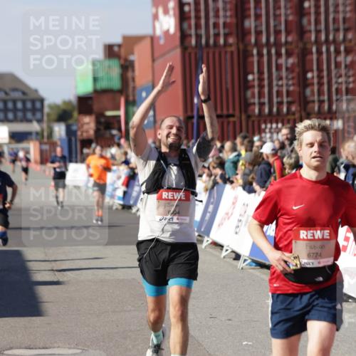 03.10.2025 - Köhlbrandbrückenlauf Jannik Wohlers http://msf.ph/oto/9050557 03.10.2025 13:08:09 Ziel 4107, 4184, 4307, 4357, 4395, 4409, 5959, 6022, 6348, 6635, 6752, 6774, 6824 meine-sportfotos.de