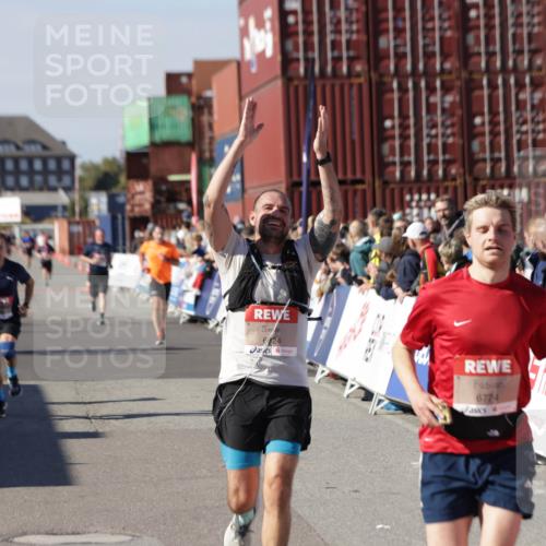 03.10.2025 - Köhlbrandbrückenlauf Jannik Wohlers http://msf.ph/oto/9050560 03.10.2025 13:08:10 Ziel 4107, 4184, 4307, 4357, 4395, 4409, 6022, 6635, 6752, 6774, 6824 meine-sportfotos.de