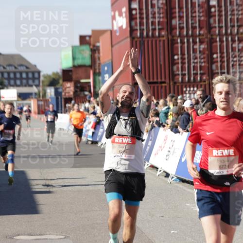 03.10.2025 - Köhlbrandbrückenlauf Jannik Wohlers http://msf.ph/oto/9050571 03.10.2025 13:08:10 Ziel 4107, 4184, 4307, 4357, 4395, 4409, 6022, 6635, 6752, 6774, 6824 meine-sportfotos.de