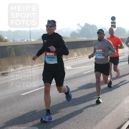 03.10.2025 - Köhlbrandbrückenlauf Lena Gebhardt http://msf.ph/oto/9050574 03.10.2025 09:14:20 Position 1 1034, 1007 meine-sportfotos.de