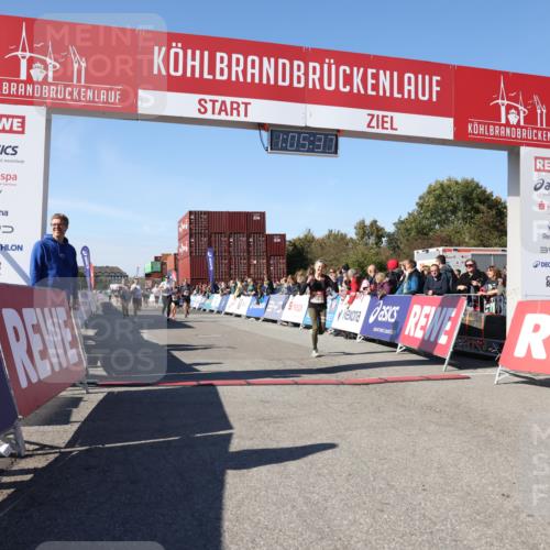 03.10.2025 - Köhlbrandbrückenlauf Lena Gebhardt http://msf.ph/oto/9050575 03.10.2025 13:05:37 Ziel 4011, 4062, 4161, 4278, 4296, 4332, 4384, 5468, 5676, 6281, 6786, 6787 meine-sportfotos.de