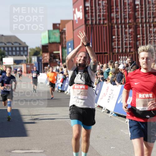 03.10.2025 - Köhlbrandbrückenlauf Jannik Wohlers http://msf.ph/oto/9050579 03.10.2025 13:08:10 Ziel 4107, 4184, 4307, 4357, 4395, 4409, 6022, 6635, 6752, 6774, 6824 meine-sportfotos.de