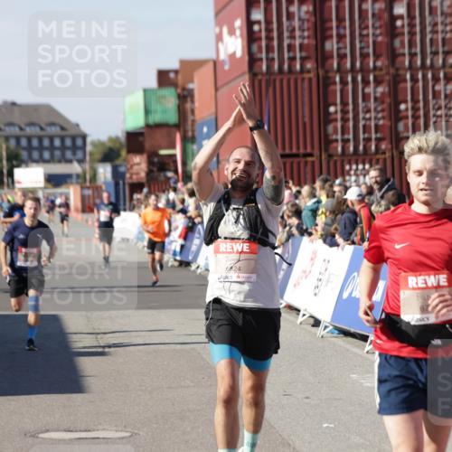 03.10.2025 - Köhlbrandbrückenlauf Jannik Wohlers http://msf.ph/oto/9050581 03.10.2025 13:08:10 Ziel 4107, 4184, 4307, 4357, 4395, 4409, 6022, 6635, 6752, 6774, 6824 meine-sportfotos.de
