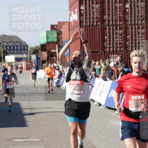 03.10.2025 - Köhlbrandbrückenlauf Jannik Wohlers http://msf.ph/oto/9050587 03.10.2025 13:08:10 Ziel 4107, 4184, 4307, 4357, 4395, 4409, 6022, 6635, 6752, 6774, 6824 meine-sportfotos.de