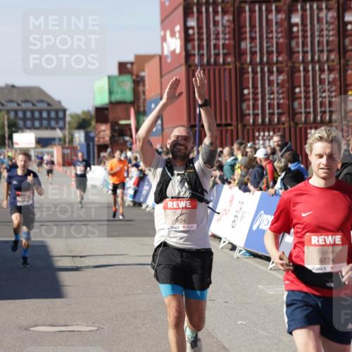 03.10.2025 - Köhlbrandbrückenlauf Jannik Wohlers http://msf.ph/oto/9050593 03.10.2025 13:08:10 Ziel 4107, 4184, 4307, 4357, 4395, 4409, 6022, 6635, 6752, 6774, 6824 meine-sportfotos.de