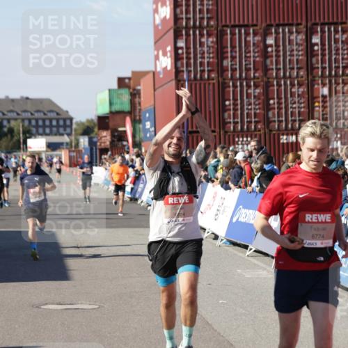 03.10.2025 - Köhlbrandbrückenlauf Jannik Wohlers http://msf.ph/oto/9050601 03.10.2025 13:08:10 Ziel 4107, 4184, 4307, 4357, 4395, 4409, 6022, 6635, 6752, 6774, 6824 meine-sportfotos.de