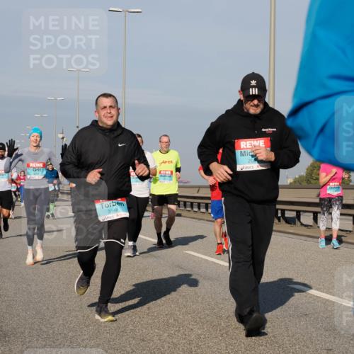 03.10.2025 - Köhlbrandbrückenlauf Fabian Wolf http://msf.ph/oto/9050607 03.10.2025 10:01:26 Position 3 3051, 3148, 1885, 1731, 208 meine-sportfotos.de