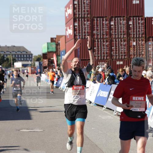 03.10.2025 - Köhlbrandbrückenlauf Jannik Wohlers http://msf.ph/oto/9050615 03.10.2025 13:08:10 Ziel 4107, 4184, 4307, 4357, 4395, 4409, 6022, 6635, 6752, 6774, 6824 meine-sportfotos.de