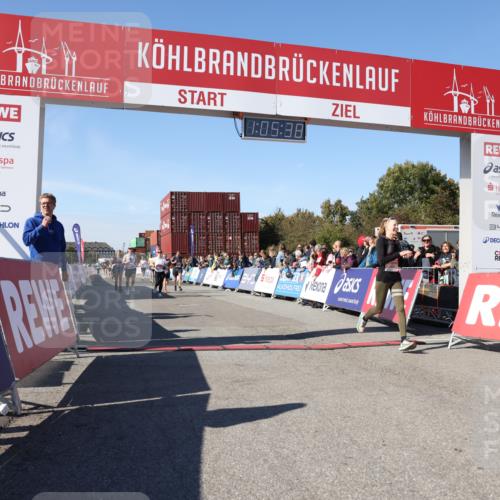 03.10.2025 - Köhlbrandbrückenlauf Lena Gebhardt http://msf.ph/oto/9050616 03.10.2025 13:05:38 Ziel 4011, 4062, 4161, 4278, 4296, 4332, 4384, 5468, 5676, 6281, 6786, 6787 meine-sportfotos.de