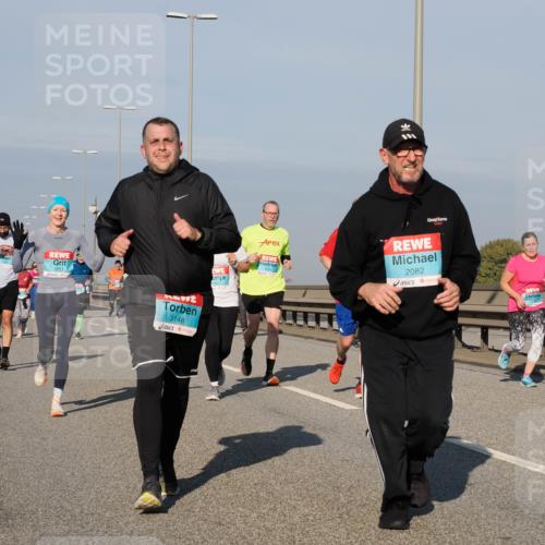 03.10.2025 - Köhlbrandbrückenlauf Fabian Wolf http://msf.ph/oto/9050617 03.10.2025 10:01:26 Position 3 3051, 3148, 2082, 1731 meine-sportfotos.de