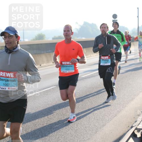 03.10.2025 - Köhlbrandbrückenlauf Lena Gebhardt http://msf.ph/oto/9050622 03.10.2025 09:14:21 Position 1 1007, 1012, 1184 meine-sportfotos.de