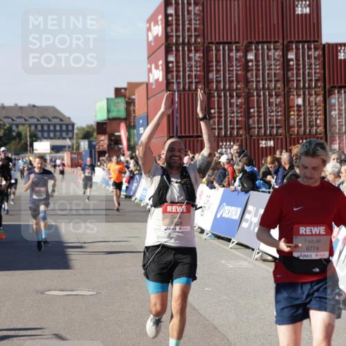 03.10.2025 - Köhlbrandbrückenlauf Jannik Wohlers http://msf.ph/oto/9050623 03.10.2025 13:08:10 Ziel 4107, 4184, 4307, 4357, 4395, 4409, 6022, 6635, 6752, 6774, 6824 meine-sportfotos.de