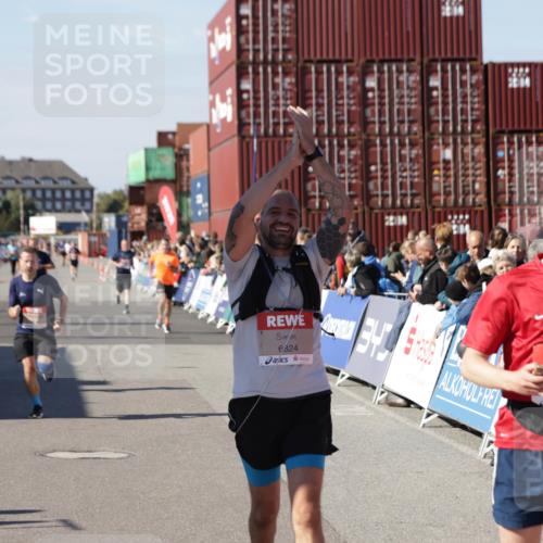 03.10.2025 - Köhlbrandbrückenlauf Jannik Wohlers http://msf.ph/oto/9050642 03.10.2025 13:08:11 Ziel 4107, 4184, 4307, 4357, 4395, 4409, 4768, 5243, 5994, 6022, 6635, 6752, 6774, 6824 meine-sportfotos.de