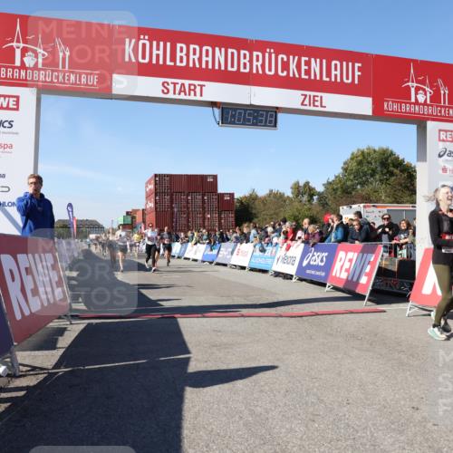 03.10.2025 - Köhlbrandbrückenlauf Lena Gebhardt http://msf.ph/oto/9050651 03.10.2025 13:05:39 Ziel 4011, 4062, 4161, 4278, 4296, 4332, 4384, 4564, 5468, 5676, 6281, 6786, 6787 meine-sportfotos.de