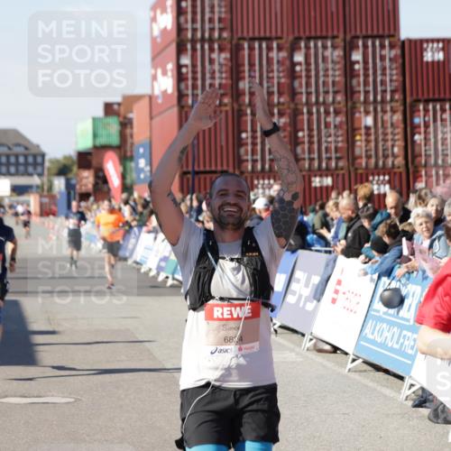03.10.2025 - Köhlbrandbrückenlauf Jannik Wohlers http://msf.ph/oto/9050658 03.10.2025 13:08:11 Ziel 4107, 4184, 4307, 4357, 4395, 4409, 4768, 5243, 5994, 6022, 6635, 6752, 6774, 6824 meine-sportfotos.de