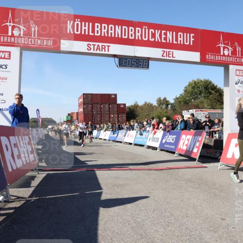 03.10.2025 - Köhlbrandbrückenlauf Lena Gebhardt http://msf.ph/oto/9050659 03.10.2025 13:05:39 Ziel 4011, 4062, 4161, 4278, 4296, 4332, 4384, 4564, 5468, 5676, 6281, 6786, 6787 meine-sportfotos.de