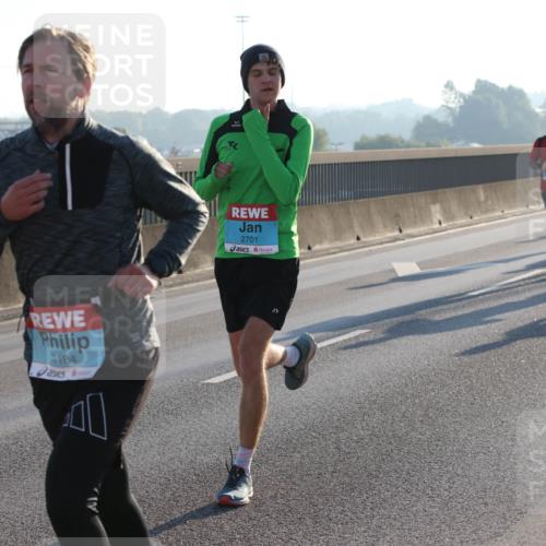 03.10.2025 - Köhlbrandbrückenlauf Lena Gebhardt http://msf.ph/oto/9050662 03.10.2025 09:14:23 Position 1 1184, 2701 meine-sportfotos.de