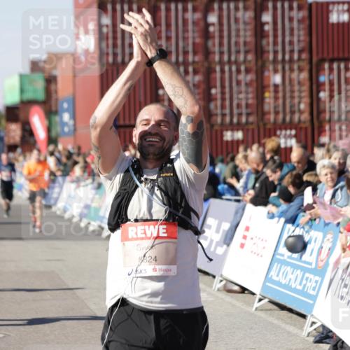 03.10.2025 - Köhlbrandbrückenlauf Jannik Wohlers http://msf.ph/oto/9050665 03.10.2025 13:08:11 Ziel 4107, 4184, 4307, 4357, 4395, 4409, 4768, 5243, 5994, 6022, 6635, 6752, 6774, 6824 meine-sportfotos.de