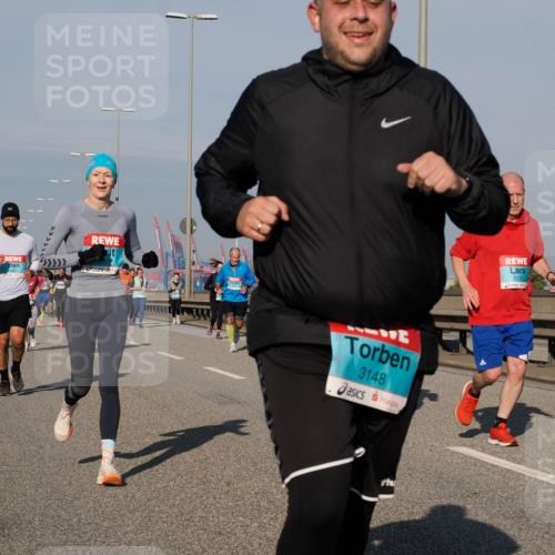 03.10.2025 - Köhlbrandbrückenlauf Fabian Wolf http://msf.ph/oto/9050677 03.10.2025 10:01:27 Position 3 3148, 3172 meine-sportfotos.de