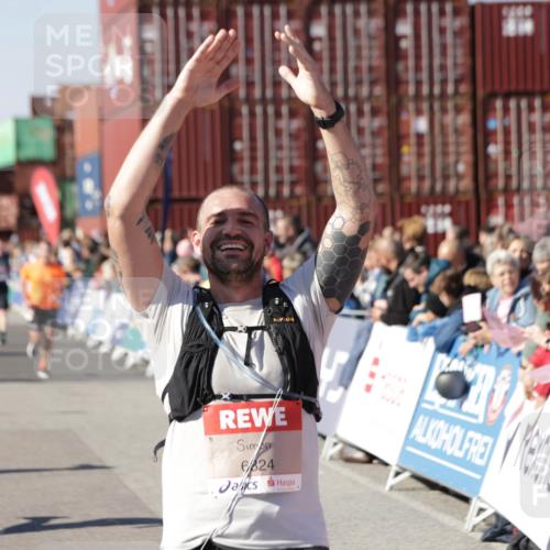 03.10.2025 - Köhlbrandbrückenlauf Jannik Wohlers http://msf.ph/oto/9050681 03.10.2025 13:08:11 Ziel 4107, 4184, 4307, 4357, 4395, 4409, 4768, 5243, 5994, 6022, 6635, 6752, 6774, 6824 meine-sportfotos.de