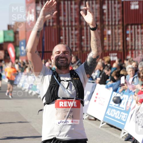 03.10.2025 - Köhlbrandbrückenlauf Jannik Wohlers http://msf.ph/oto/9050685 03.10.2025 13:08:12 Ziel 4107, 4307, 4357, 4409, 4768, 5243, 5994, 6635, 6752, 6774, 6824 meine-sportfotos.de